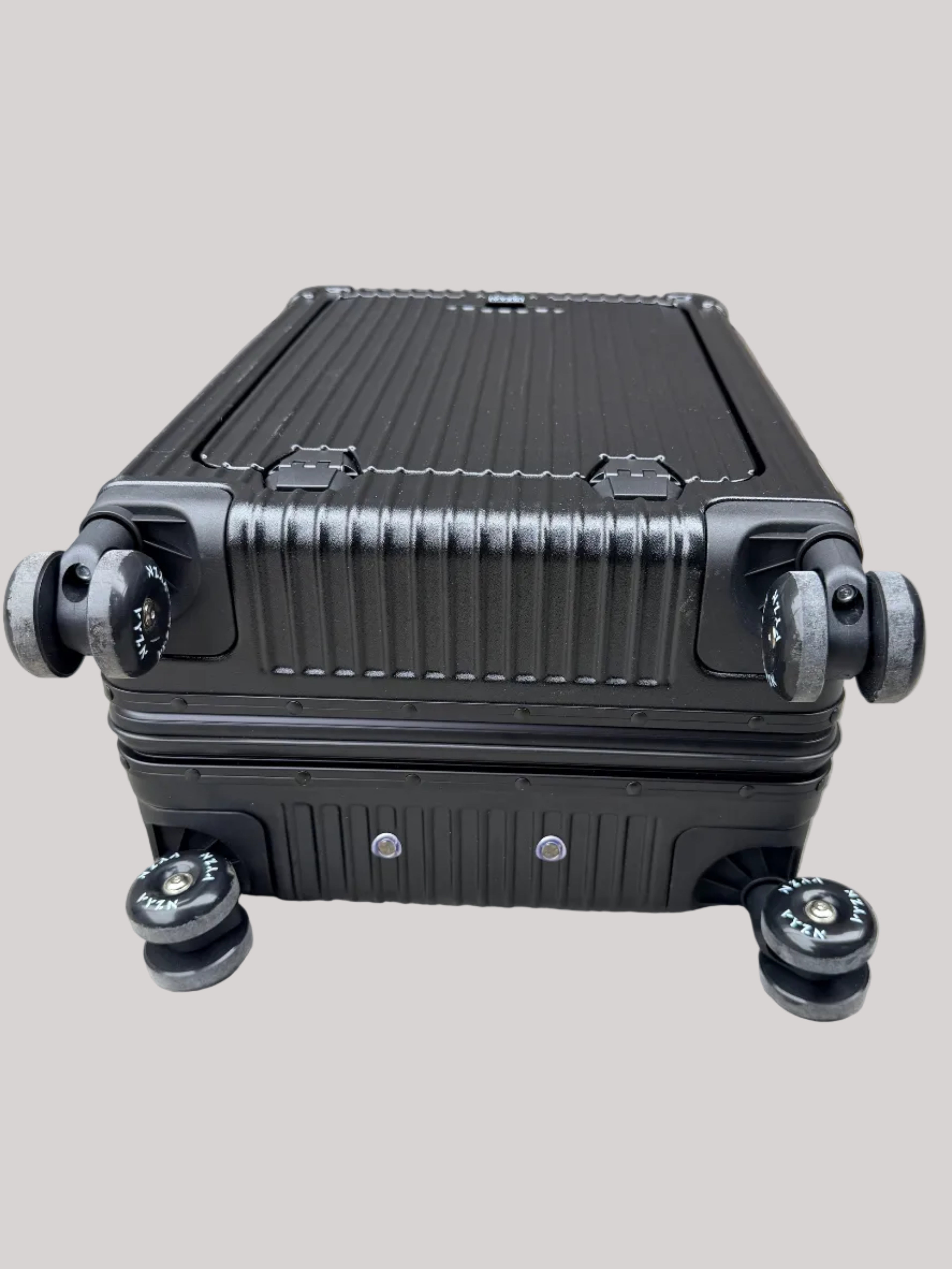 VYZN Carry-On Roller Suitcase